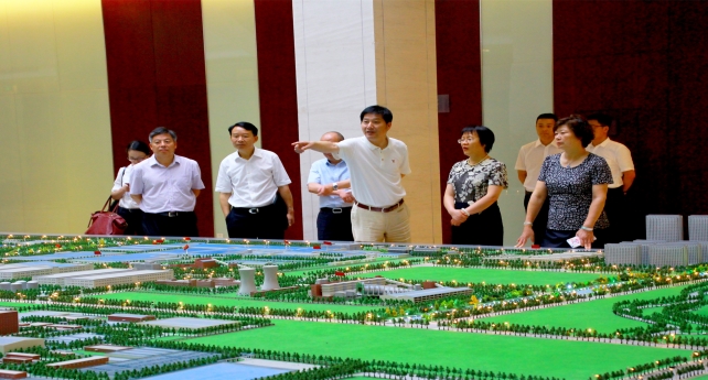 1503884432899269npEa.jpg 蕭山區(qū)人大主任裘超一行到集團(tuán)看望人大代表(宋有常攝)_副本.jpg