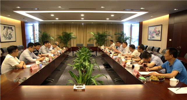 15304267625379156flz.jpg 新疆巴州黨政考察團(tuán)到集團(tuán)參觀考察.jpg