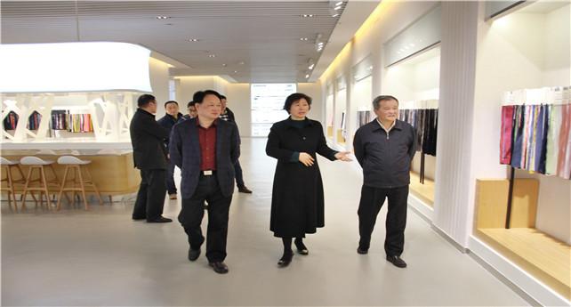 1546908604826840joPT.jpg 市人大副主任鄭榮勝到集團(tuán)調(diào)研.jpg